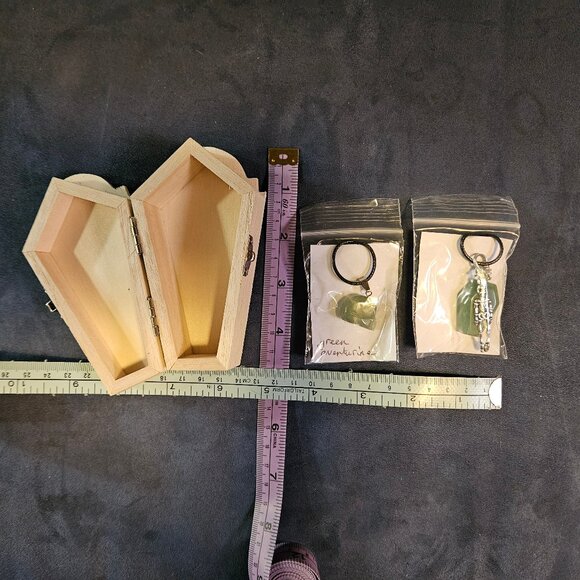 Green aventurine skull & coffin, + skeleton, gemstone pendants, jewelry box - Picture 7 of 9